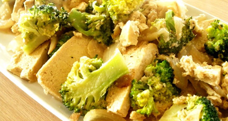 Tofu y brócoli